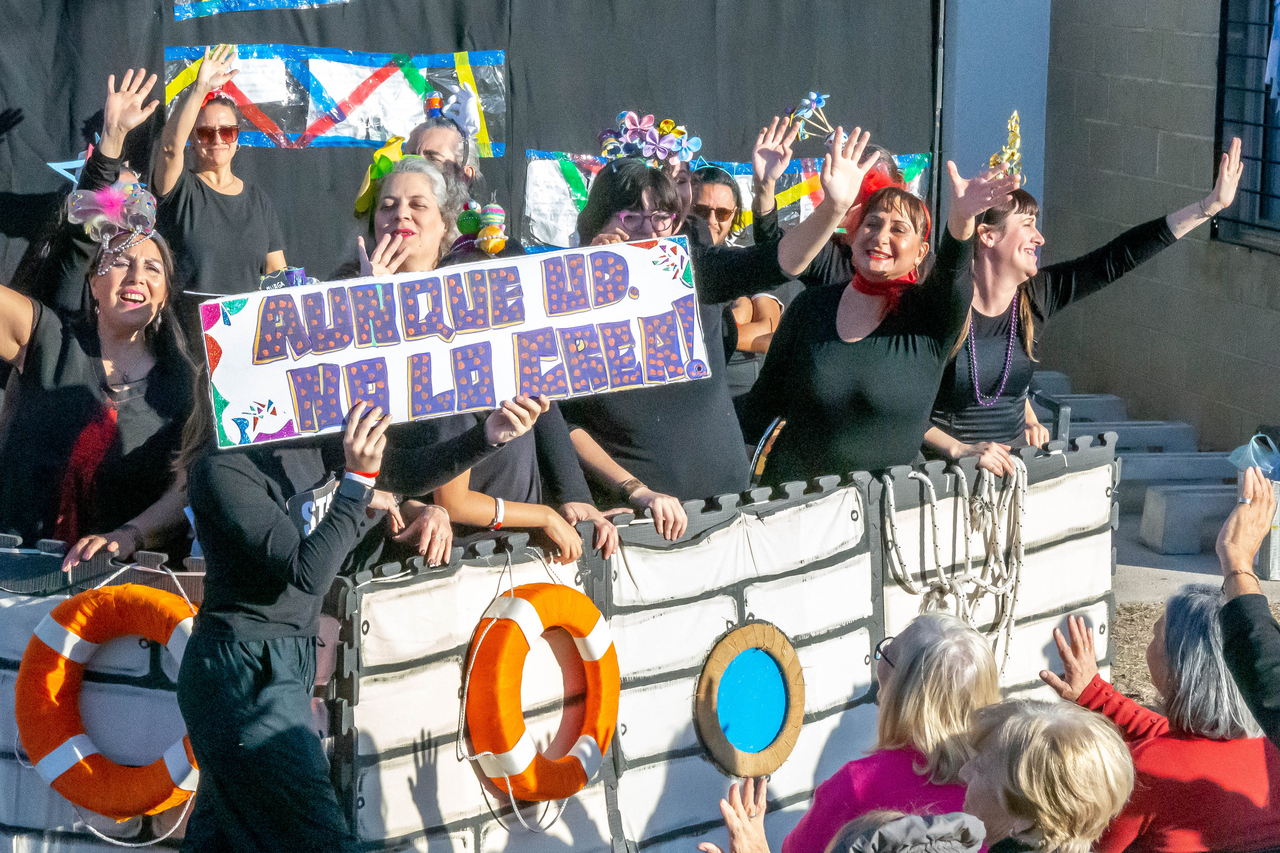 El elenco de Orilleros de la Cañada en escena